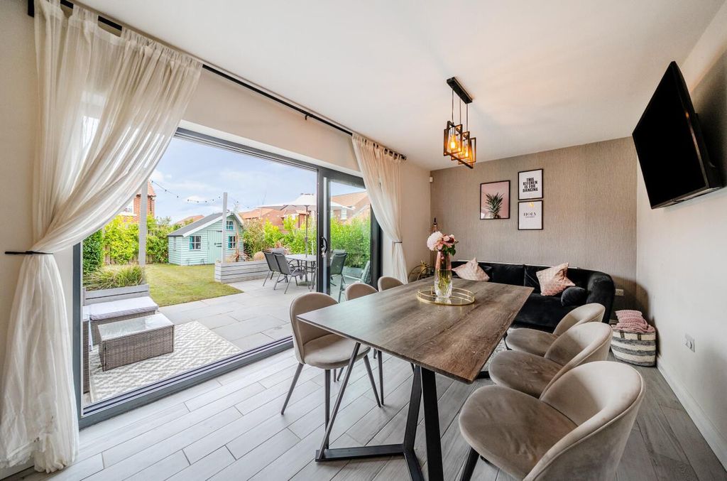 Property photo 2 of 23 Dining Area Kitchen