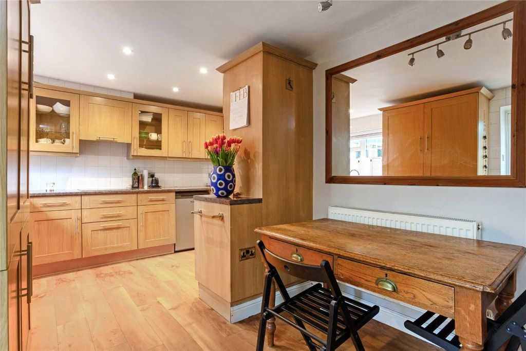 Property photo 2 of 18 Kitchen