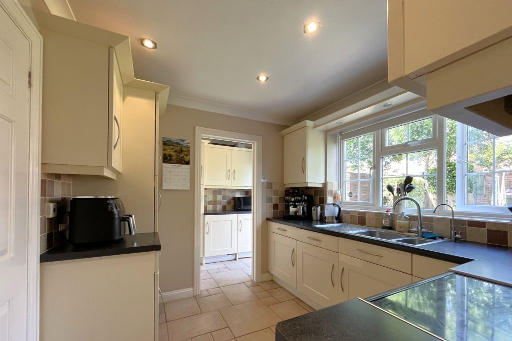 Property photo 3 of 14 Kitchen
