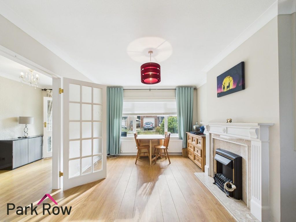 Property photo 2 of 17 Livingroom / Dinning Area