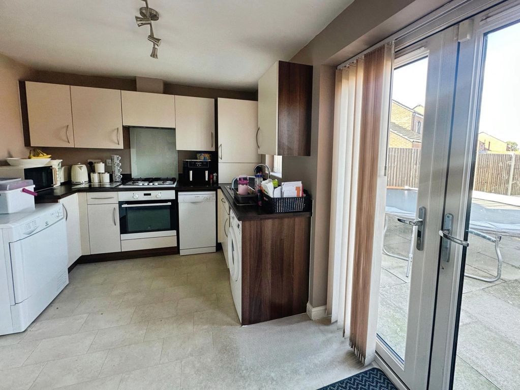 Property photo 3 of 12 Kitchen