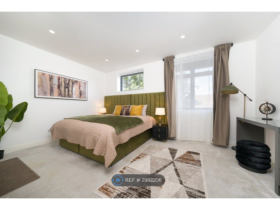 Property photo 2 of 32