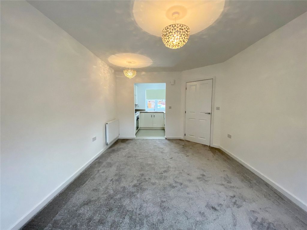 Property photo 3 of 11 Licing Room