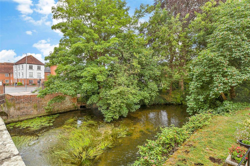 Property photo 3 of 8 Communal Gardens