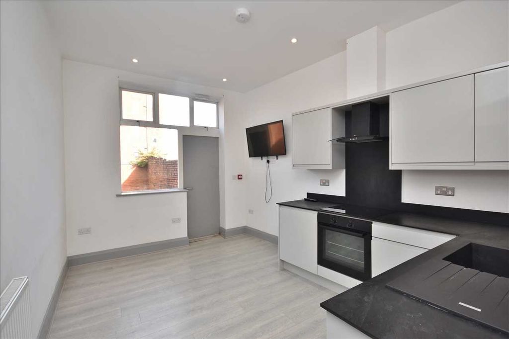 Property photo 2 of 5 Living Area/Kitchen