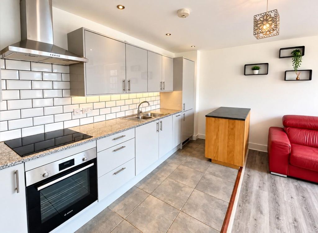 Property photo 2 of 17 c90F1A9F-A130-459B-8B62-97E4B05Beea9.Jpg