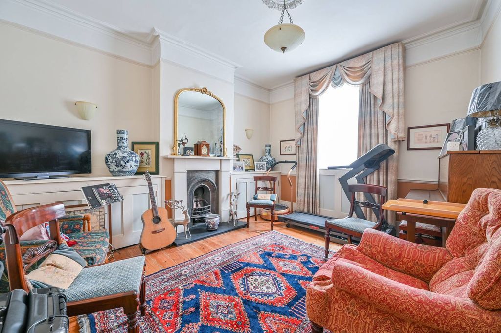 Property photo 2 of 12