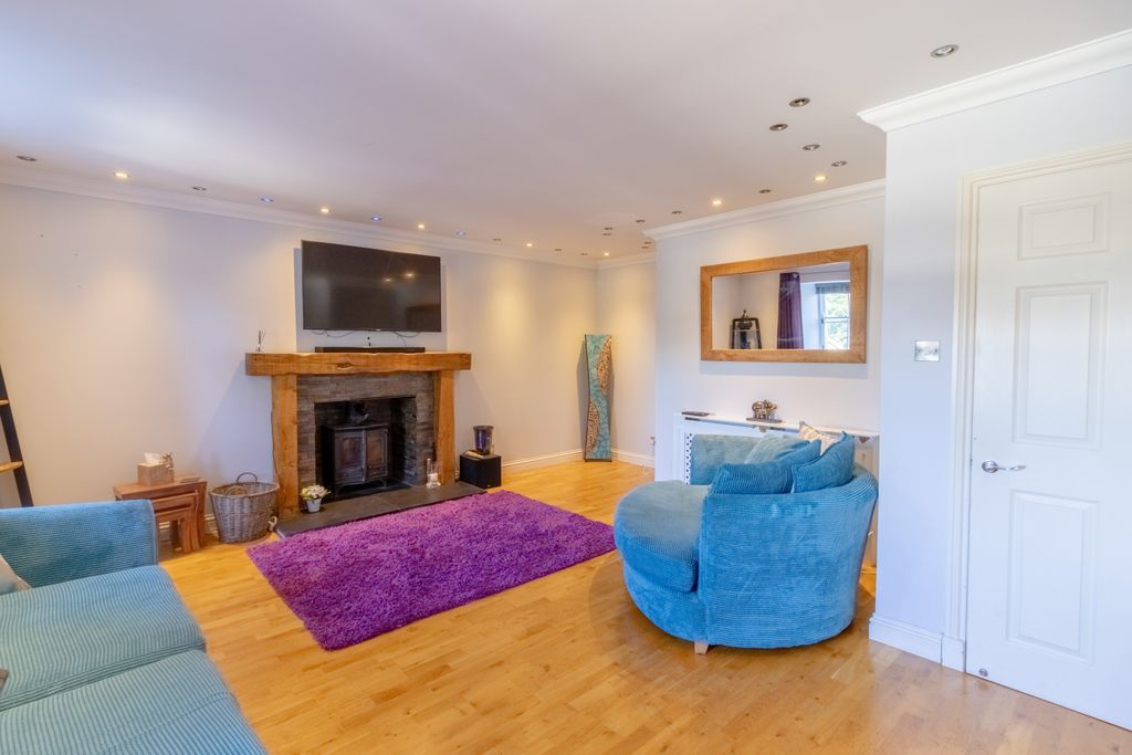 Property photo 1 of 24 Lounge
