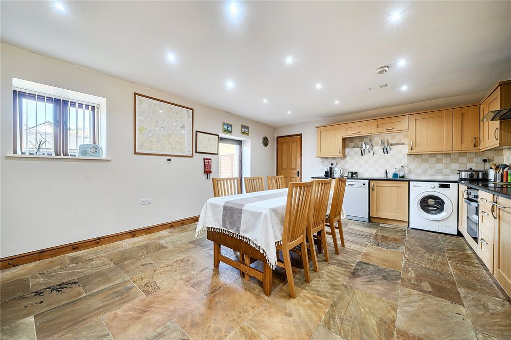 Property photo 2 of 38 Picture No. 07