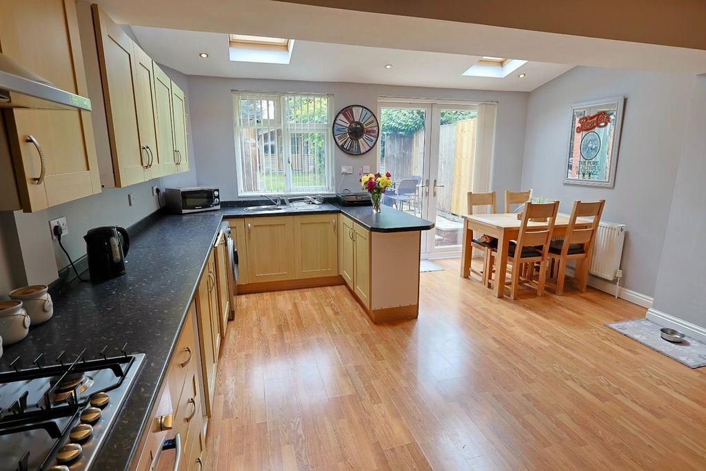 Property photo 2 of 18 Kitchen / Diner