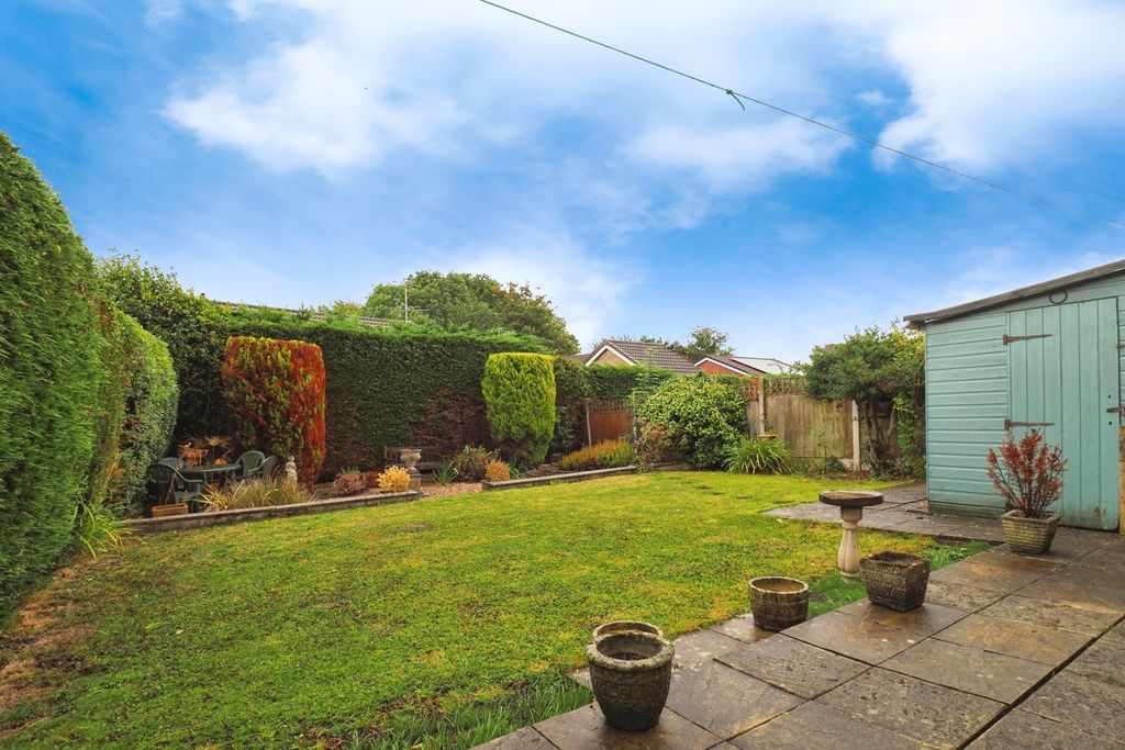 Property photo 3 of 17 Garden