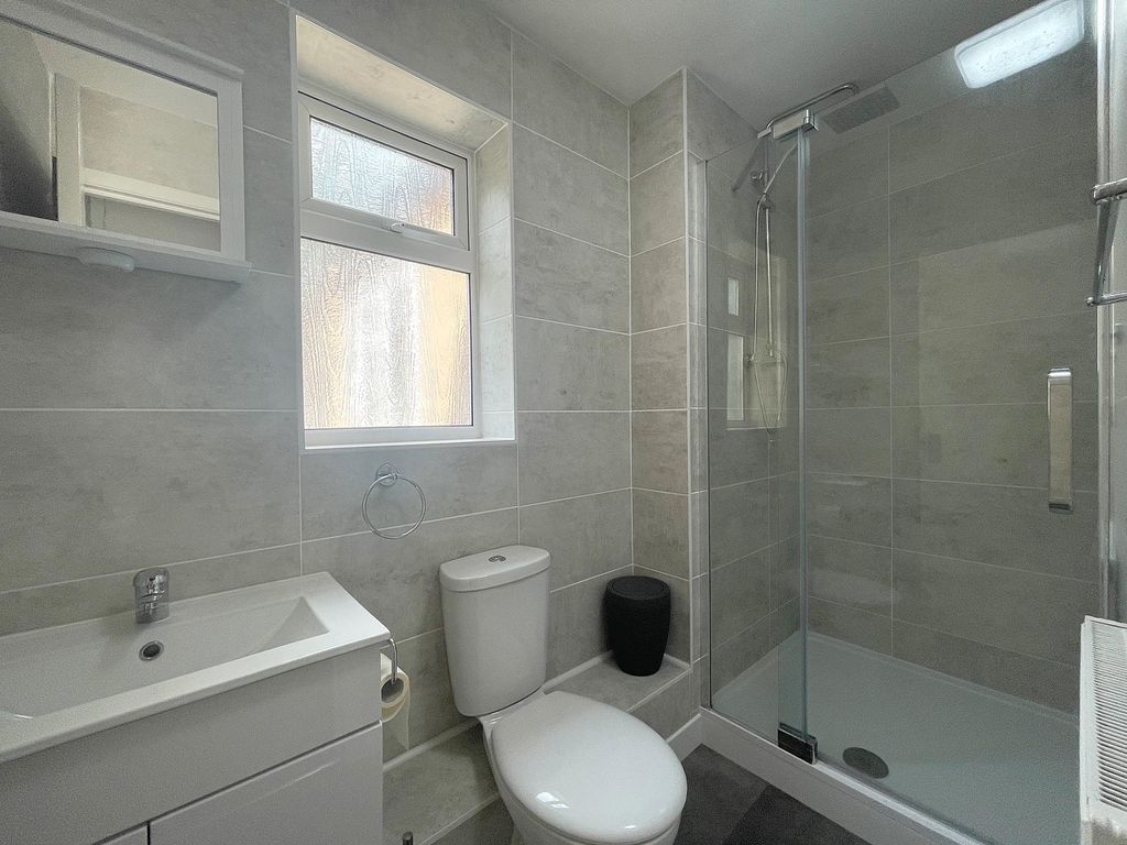 Property photo 3 of 5 Bathroom