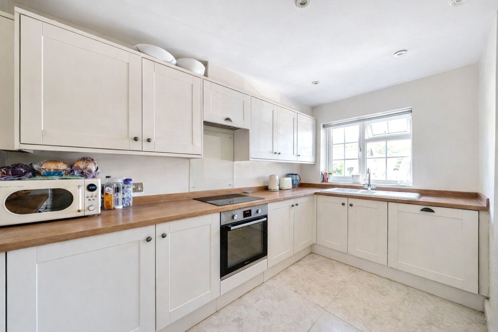 Property photo 2 of 16 Picture No. 15