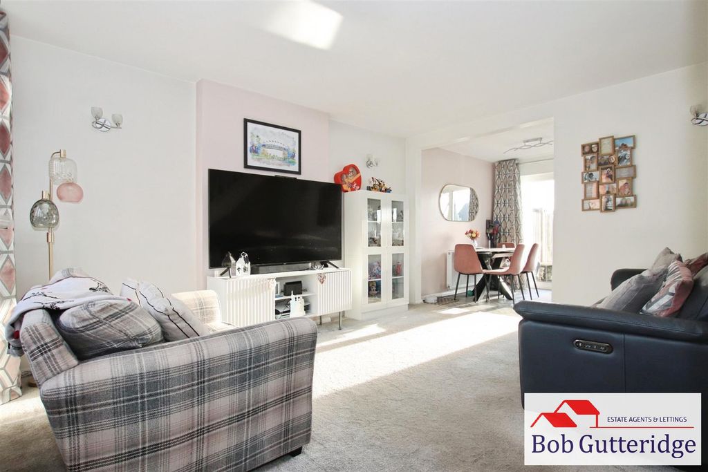 Property photo 2 of 20 Lounge