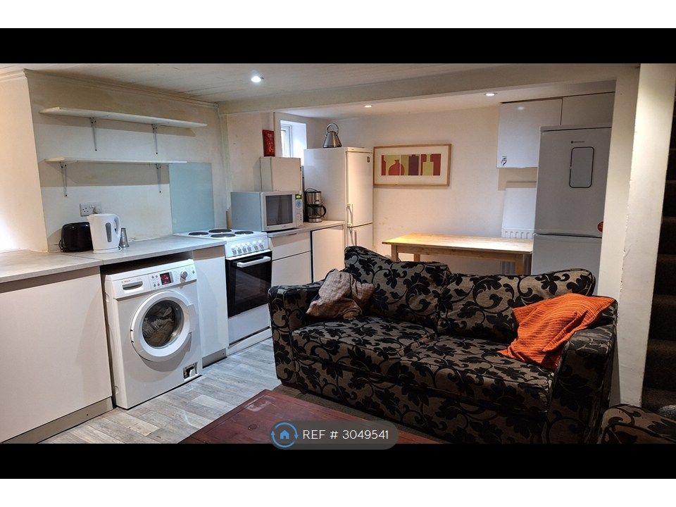 Property photo 2 of 25