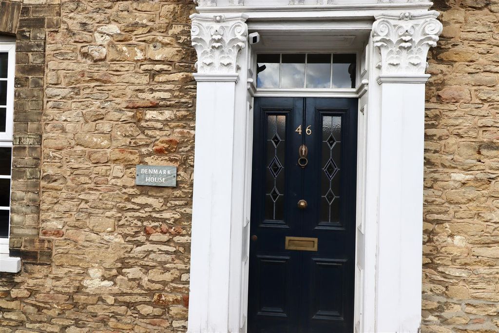 Property photo 2 of 25