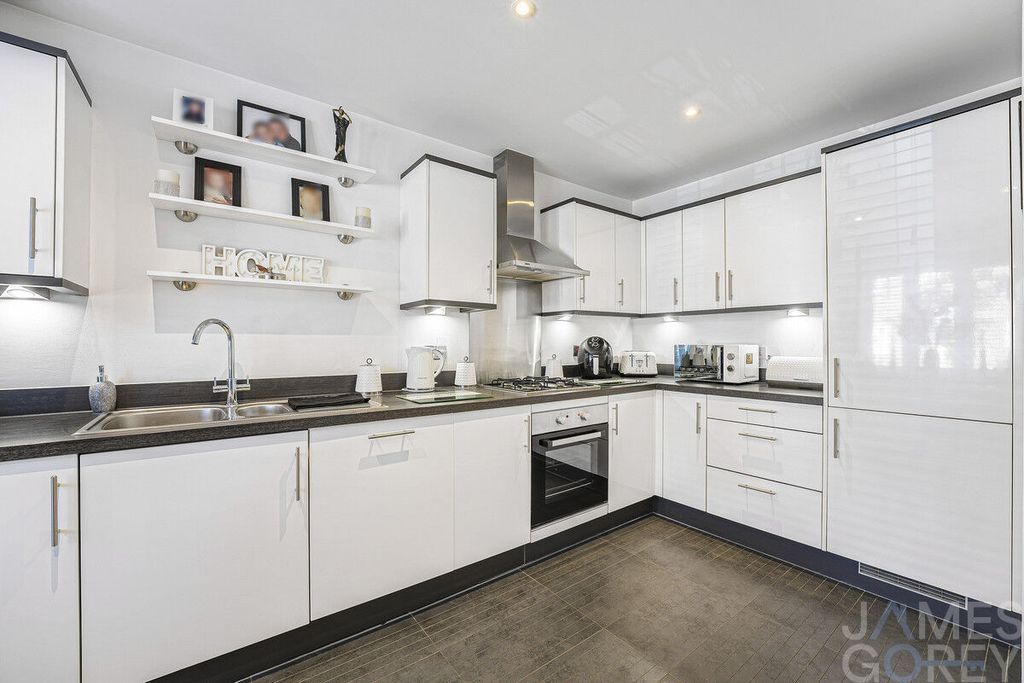 Property photo 1 of 30