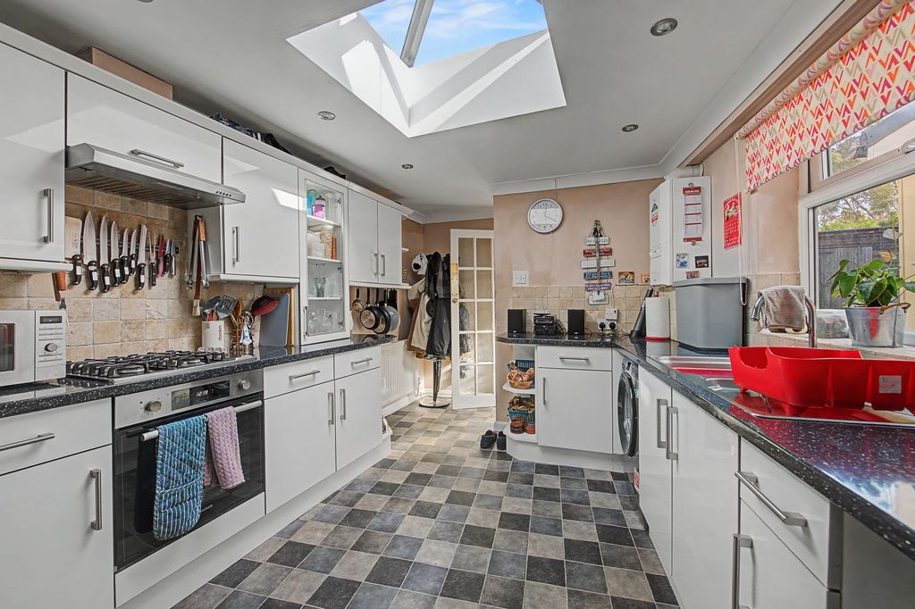 Property photo 2 of 20