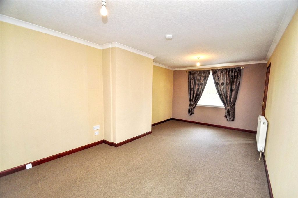 Property photo 3 of 20 Living Room