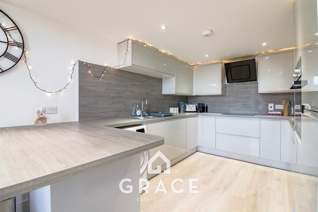 Property photo 2 of 13 Untitled_Hdr-2-Recovered.Jpg