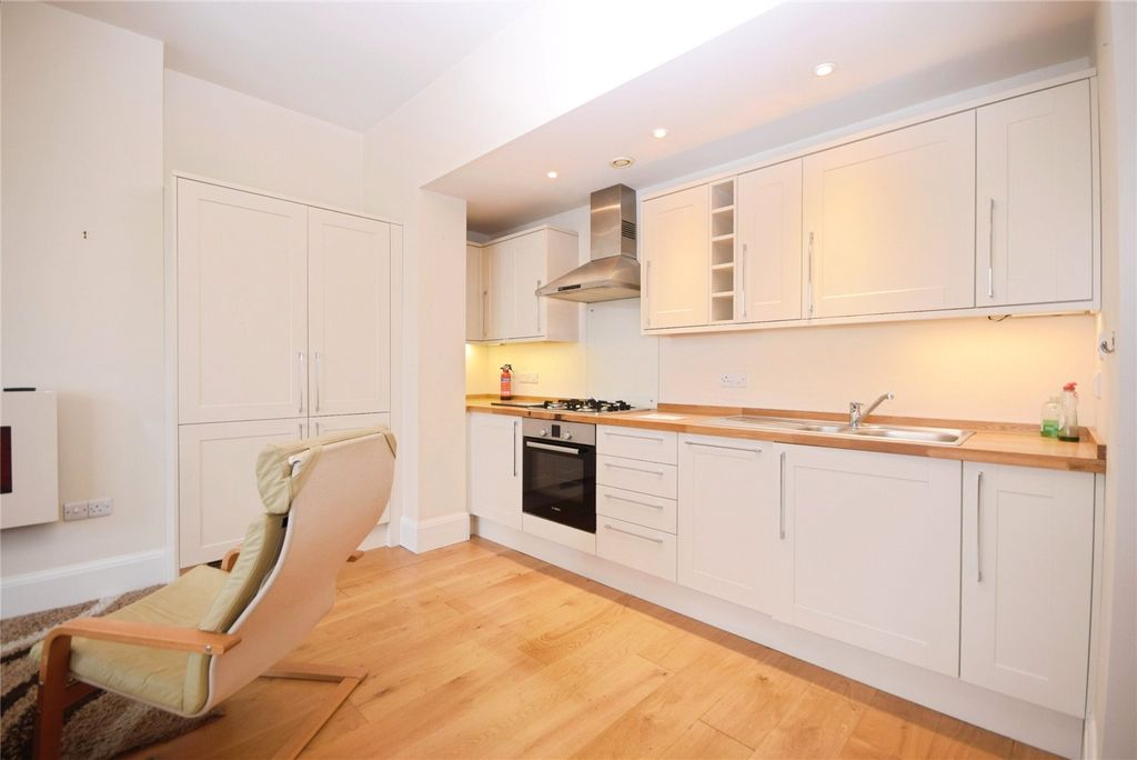 Property photo 2 of 11 Picture No. 12