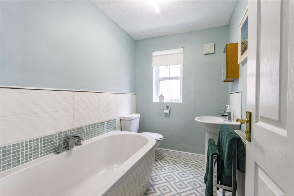 Property photo 3 of 16 Family Bathroom