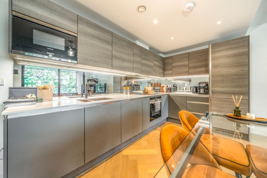 Property photo 3 of 11 Kitchen
