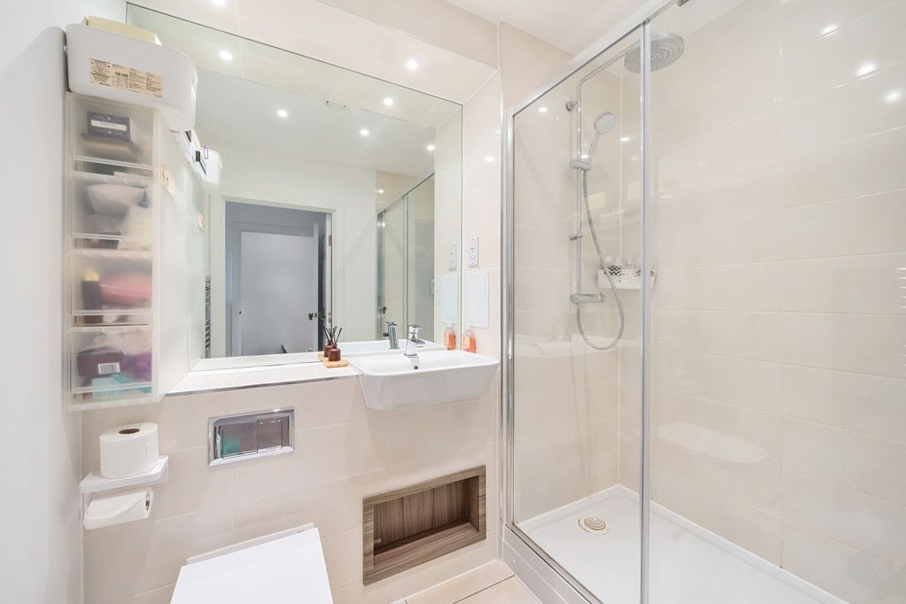 Property photo 2 of 18 Shower Room