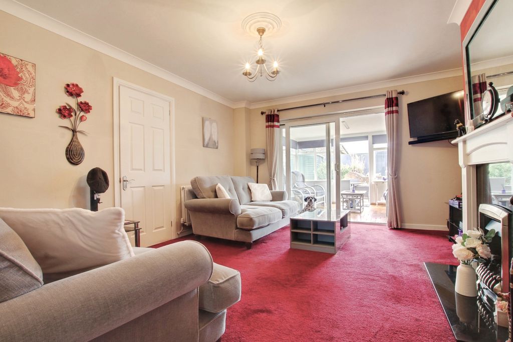Property photo 3 of 12