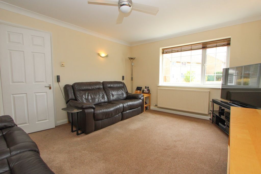 Property photo 3 of 28