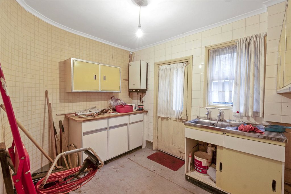 Property photo 2 of 10 Kitchen