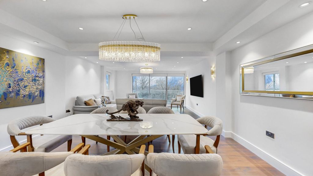 Property photo 2 of 18 Picture No. 11