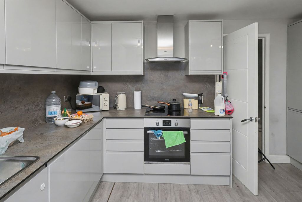 Property photo 2 of 10 Markwelljdjd8474745595920251209044427_Img_7149_9Jscs.Jpg