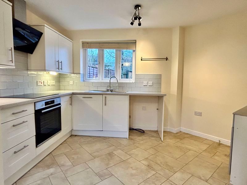 Property photo 3 of 16 Kitchen Area