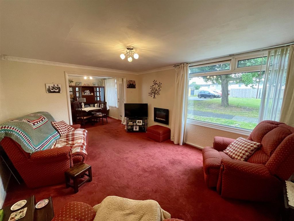 Property photo 2 of 13 Lounge