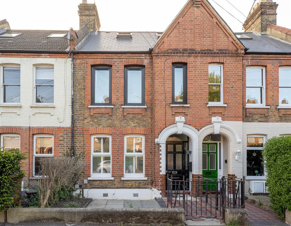 Property photo 1 of 24 Fleeming Road, E17
