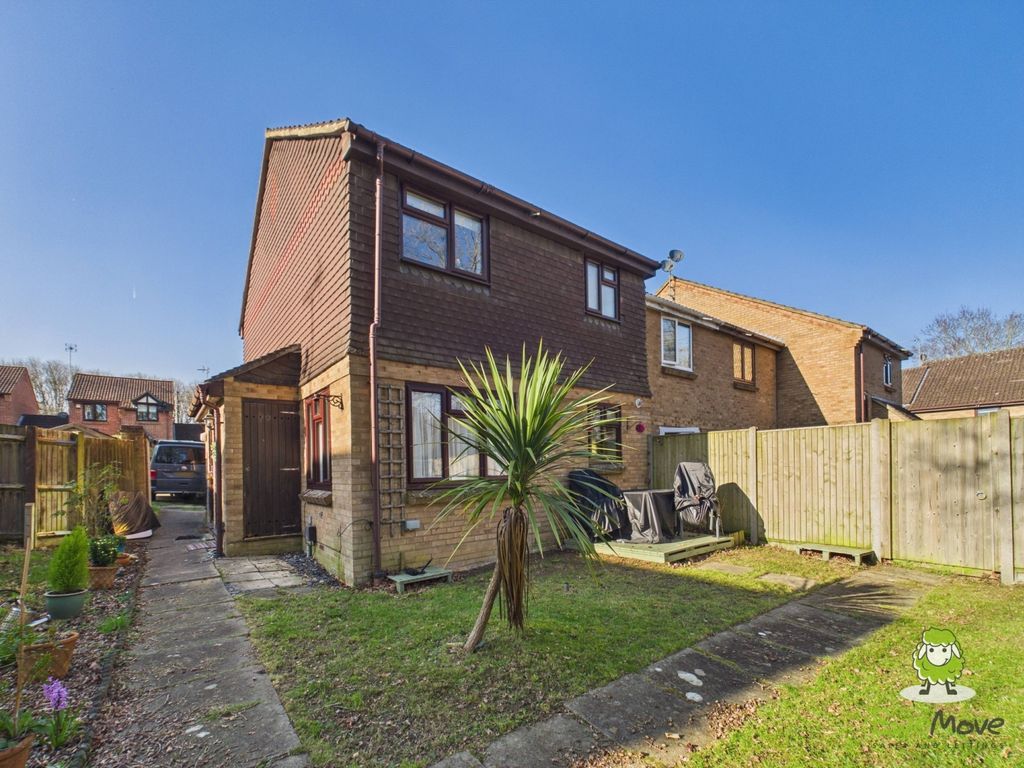 Property photo 1 of 7 Ewemove Estate Agents Basingstoke - Long Copse Cha