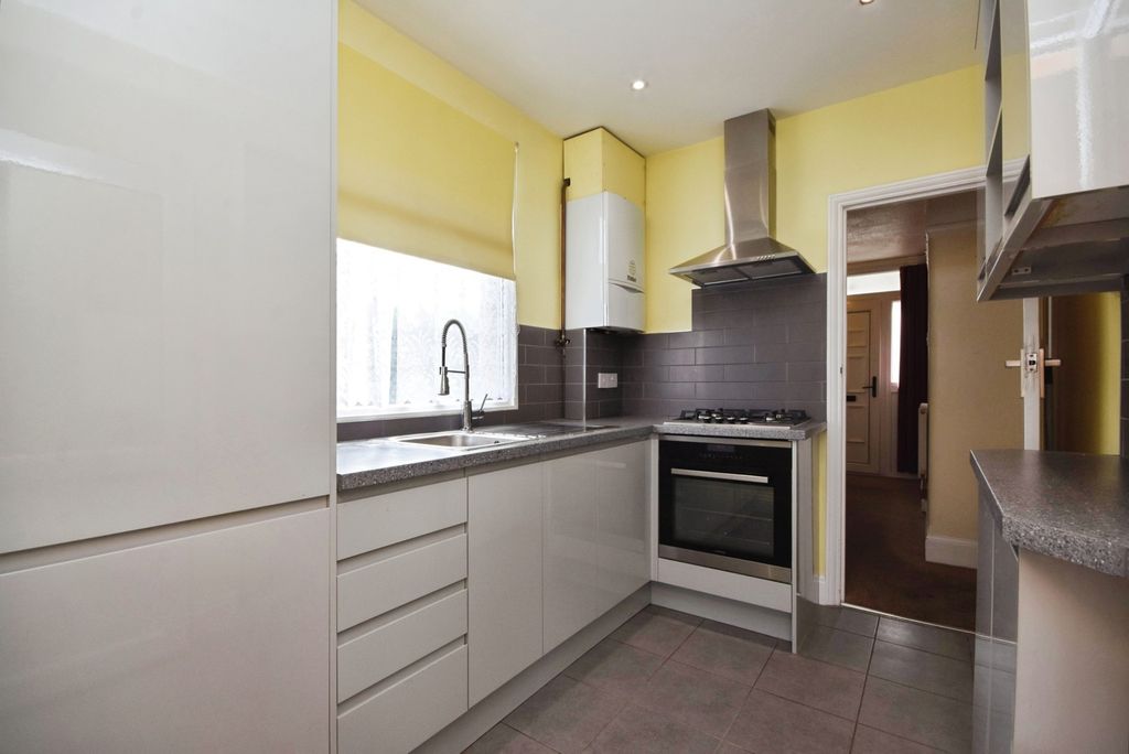 Property photo 2 of 14 Kitchen