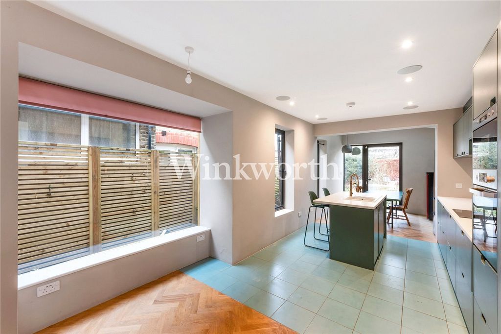 Property photo 3 of 23 Picture No. 04