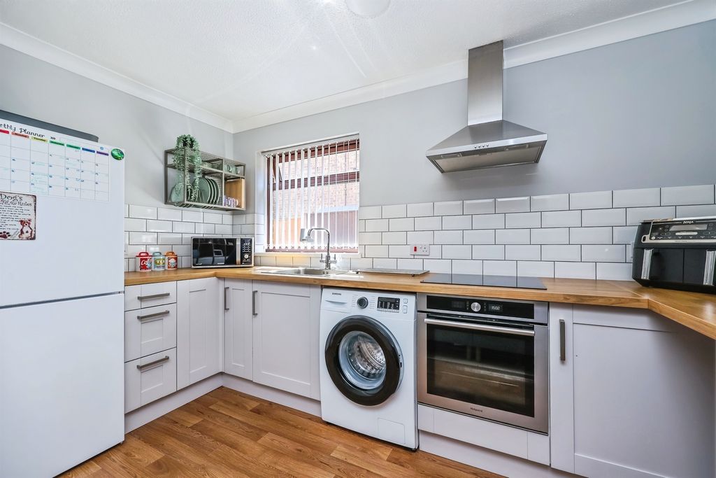 Property photo 2 of 17