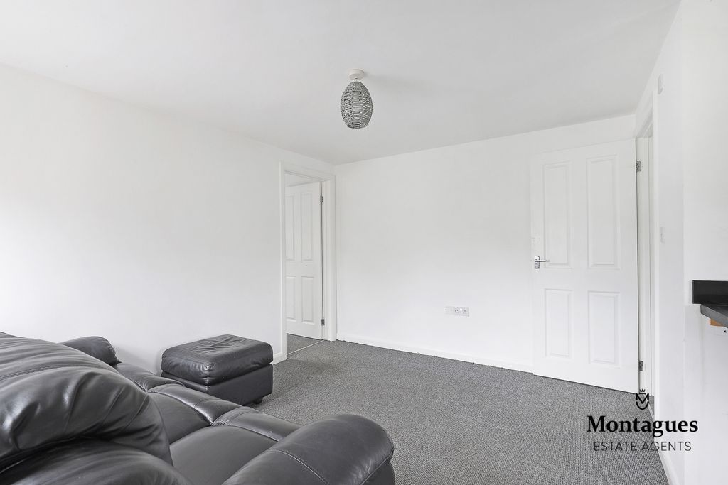 Property photo 3 of 19 Photo 13