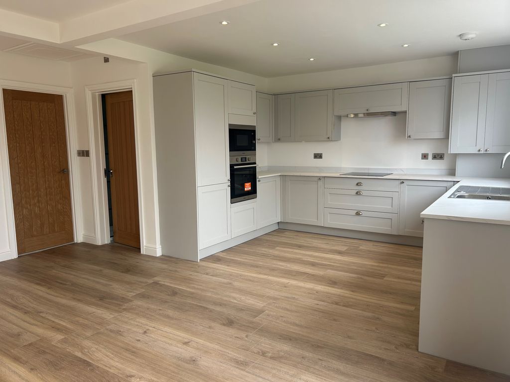 Property photo 3 of 13 Kitchen