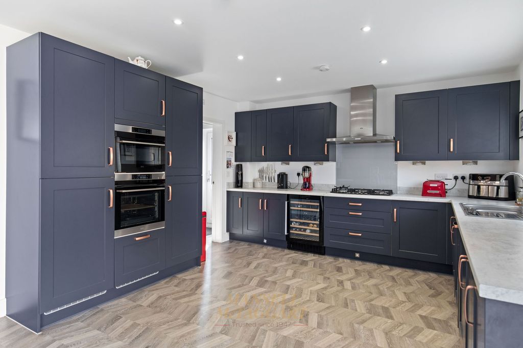 Property photo 3 of 34