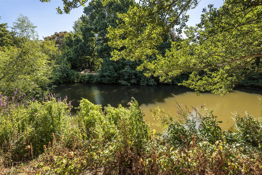 Property photo 3 of 13 39 Redbud Close, Tn9 1Fx 016.Jpg