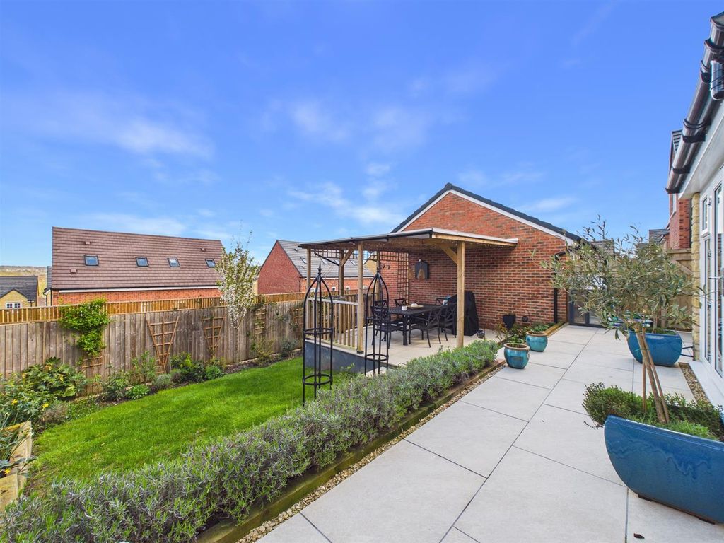 Property photo 3 of 20 Garden