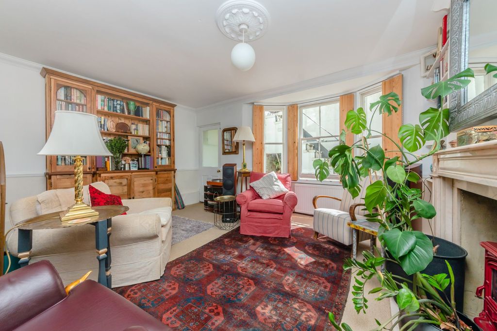Property photo 2 of 30