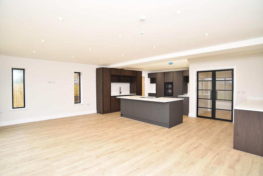 Property photo 2 of 33