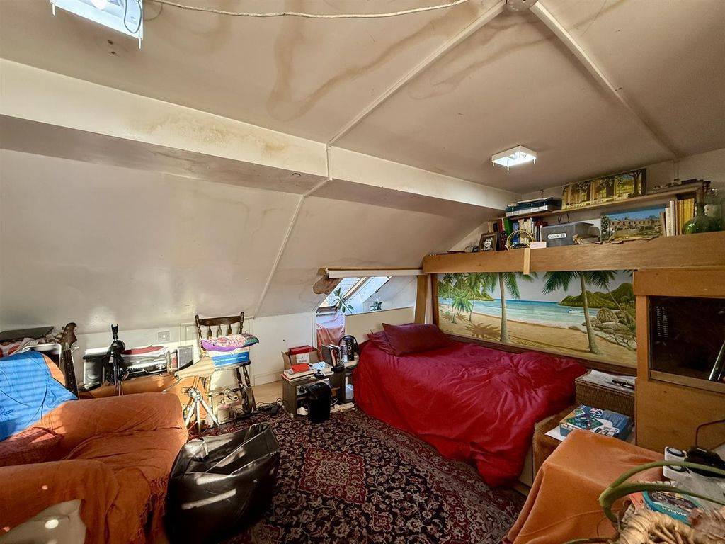 Property photo 3 of 27