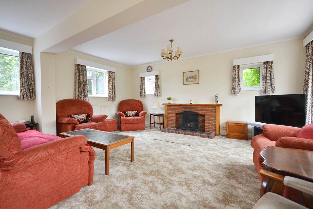 Property photo 3 of 27