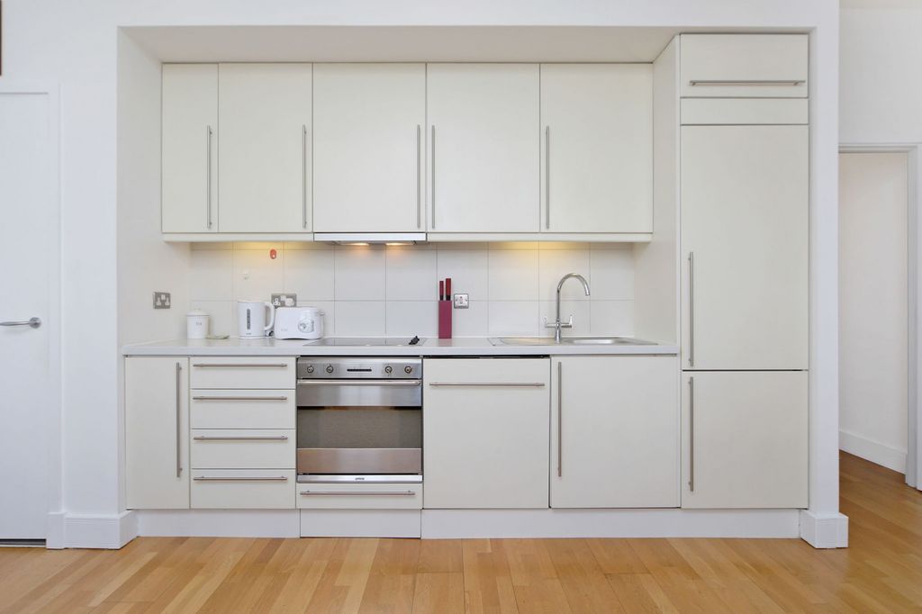Property photo 2 of 6 Kitchen